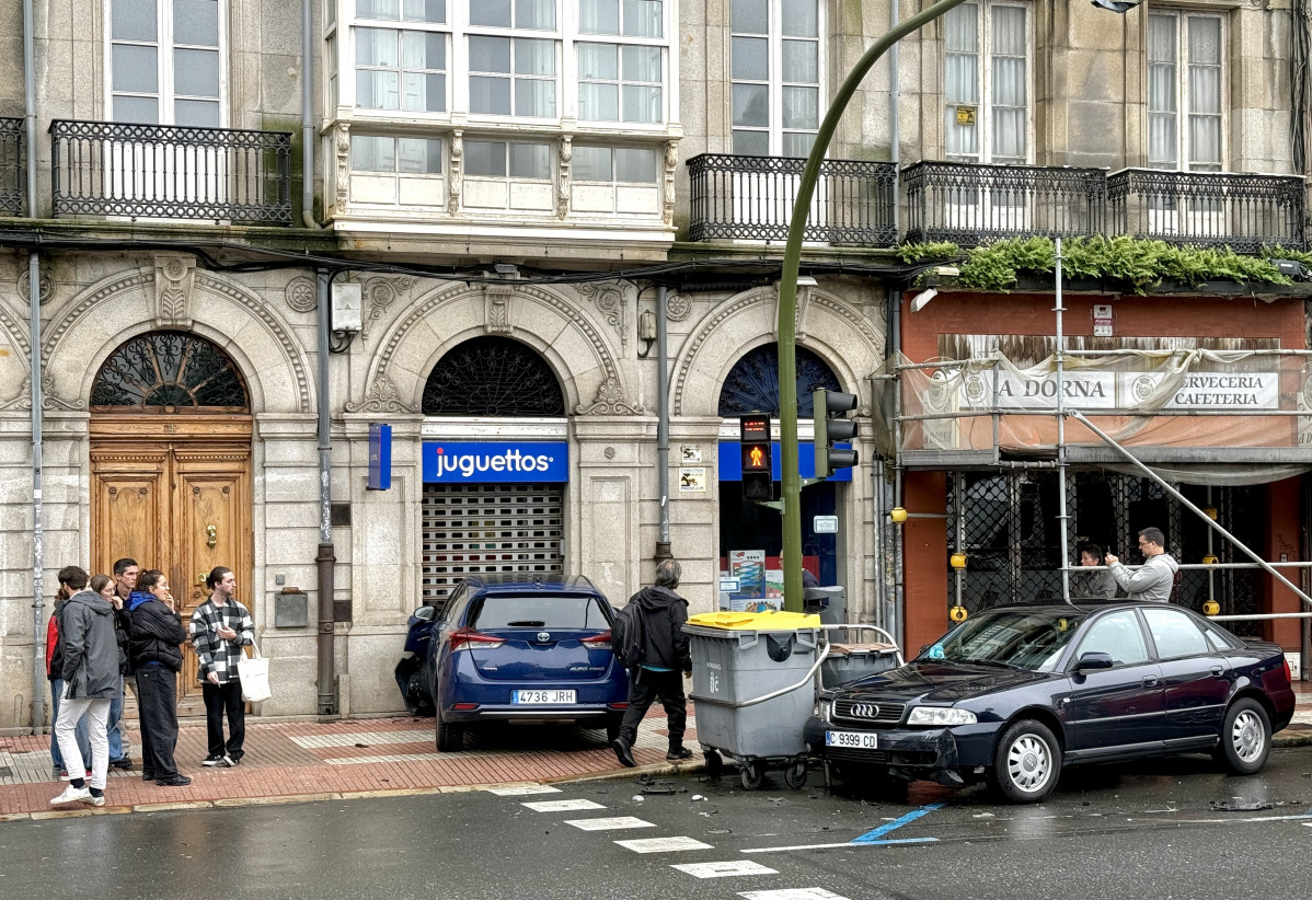 Coche empotrado contra el Juguettos de la plaza de Pontevedra @ Javier ALboru00e9s (3)