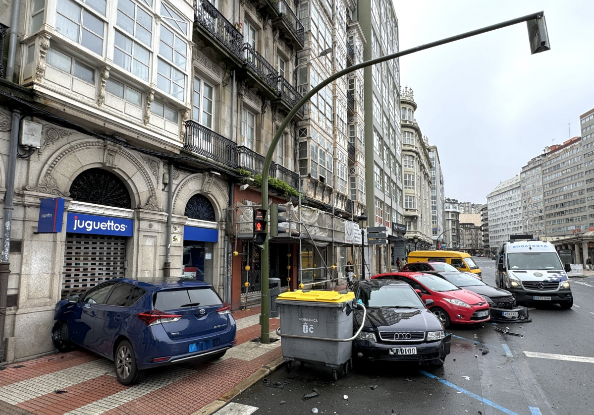 Coche empotrado contra el Juguettos de la plaza de Pontevedra @ Javier ALboru00e9s (4)