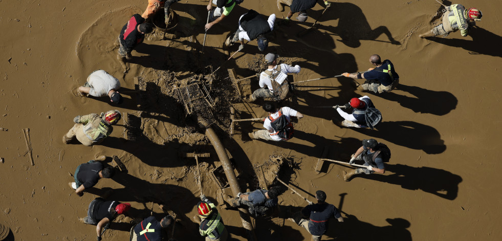 Antidisturbios a destajo en la DANA: quitando barro y frenando a los violentos