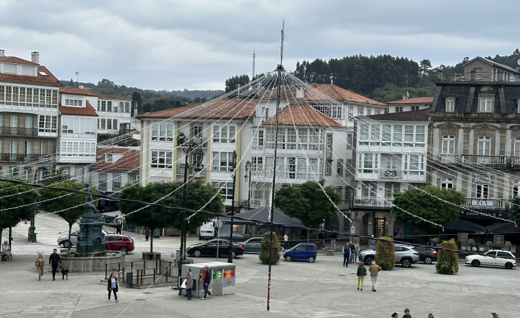 Betanzos inicia la instalación del alumbrado de Navidad, cuyo encendido será el 5 de diciembre