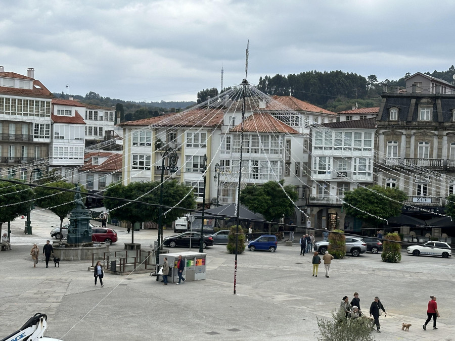 Betanzos inicia la instalación del alumbrado de Navidad, cuyo encendido será el 5 de diciembre