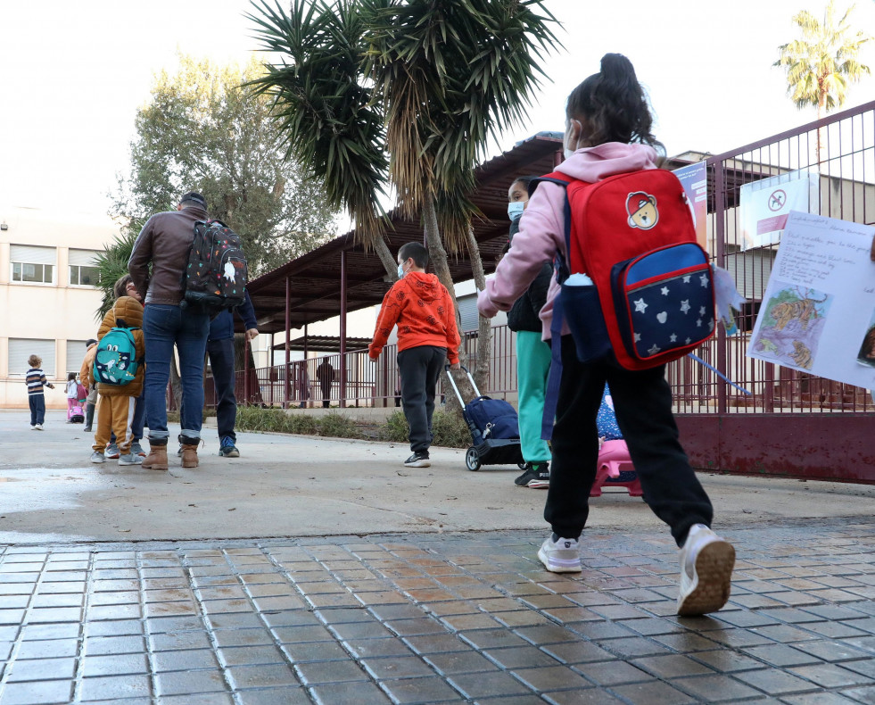 Imagen de niños reincorporándose al colegio en la zona afectada por al DANA en Valencia