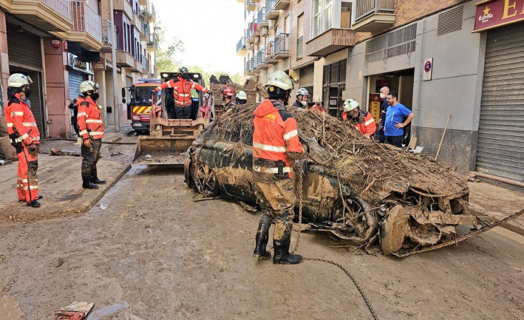 Los bomberos coruñeses intensifican los trabajos en las localidades afectadas por la DANA de Valencia