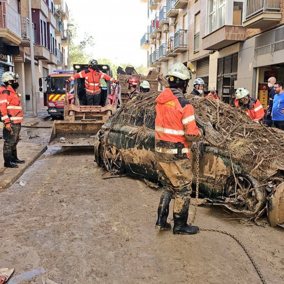 Los bomberos coruñeses intensifican los trabajos en las localidades afectadas por la DANA de Valencia