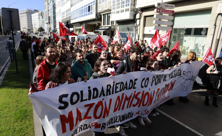 Los estudiantes coruñeses cargan contra Mazón: “Sin dimisión, habrá revolución”