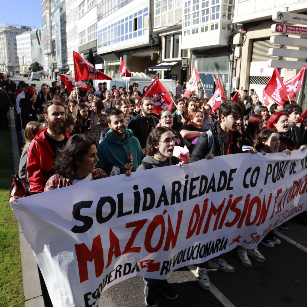 Los estudiantes coruñeses cargan contra Mazón: “Sin dimisión, habrá revolución”