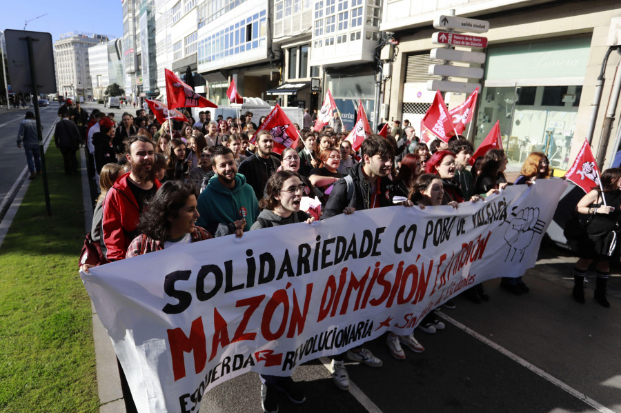 Los estudiantes coruñeses cargan contra Mazón: “Sin dimisión, habrá revolución”