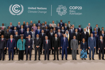 Foto de familia en el foro de la cumbre del clima COP29