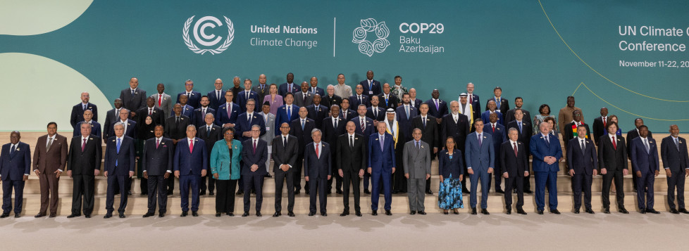 Foto de familia en el foro de la cumbre del clima COP29