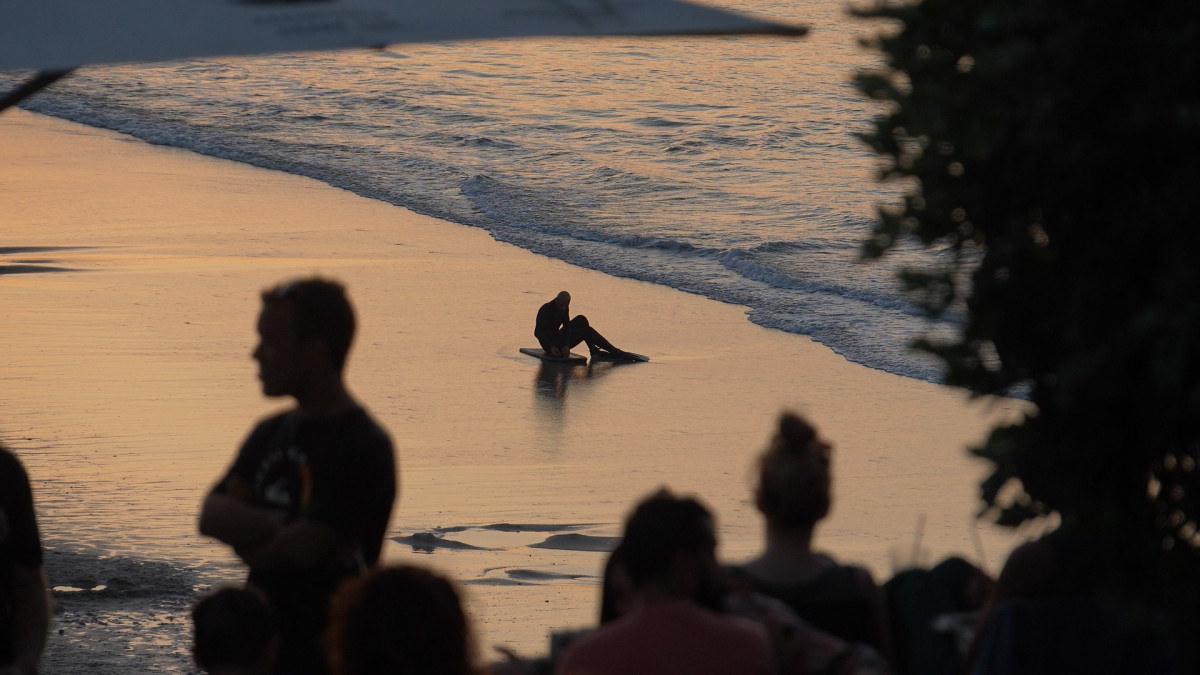 Atardecer na praia de Valcovo