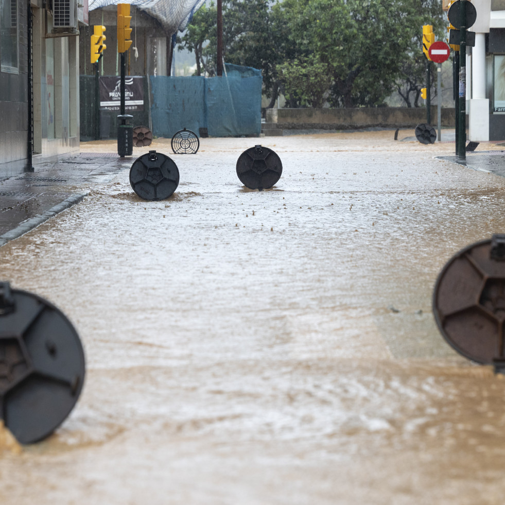 Miles de evacuados, trenes suspendidos e inundaciones por una DANA que se ceba con Málaga