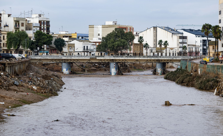 Un operativo sin precedentes rastrea la costa valenciana en busca de víctimas de la DANA