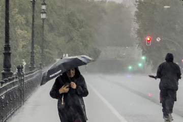 SEVILLA, 14/11/2024.- La Agencia Estatal de Meteorología (Aemet) ha elevado a naranja el riesgo de lluvias intensas en la Sierra Morena de Sevilla, por lo que toda la provincia se encuentra en el mis