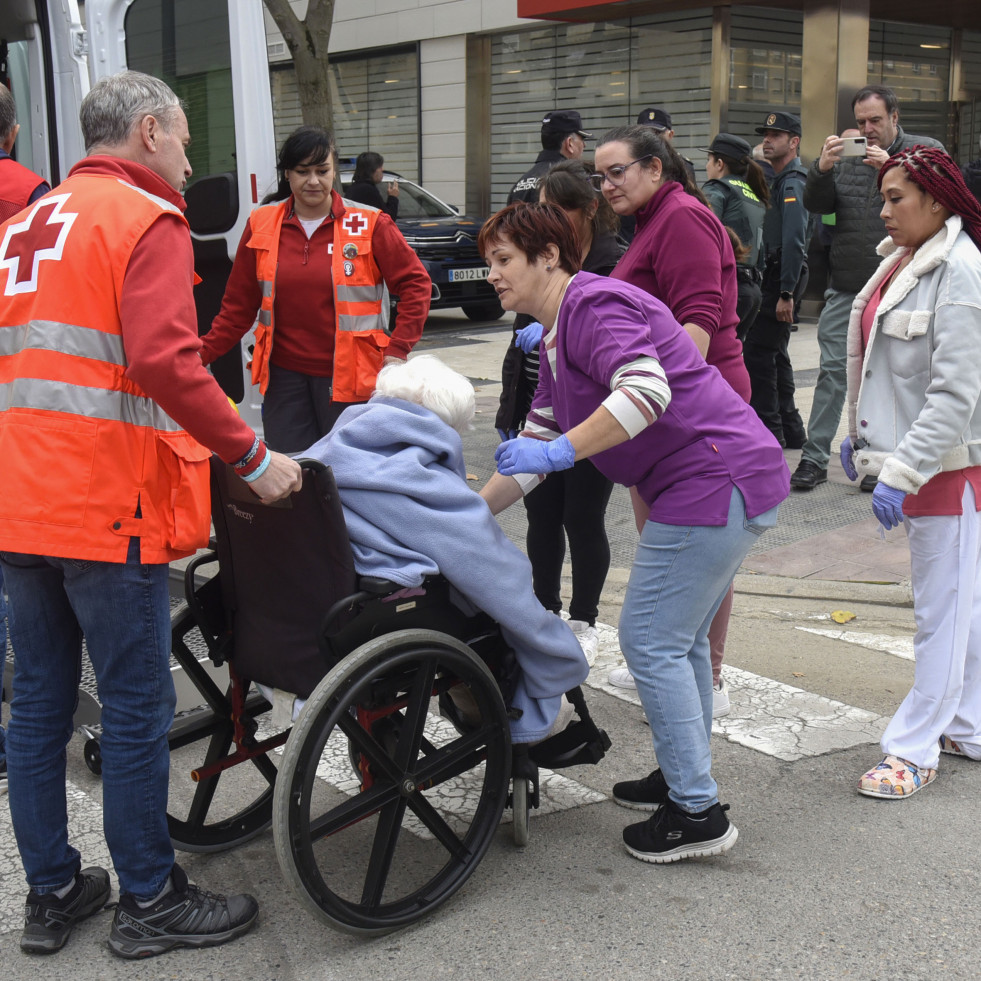 Diez muertos por inhalación de humo en el incendio de una residencia en Zaragoza