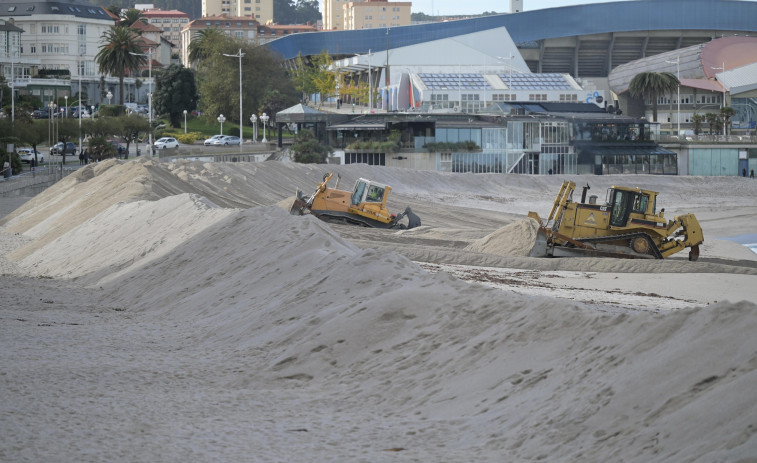 Hace 25 años | El Ayuntamiento estudia resguardar el Paseo Marítimo con planchas de metal