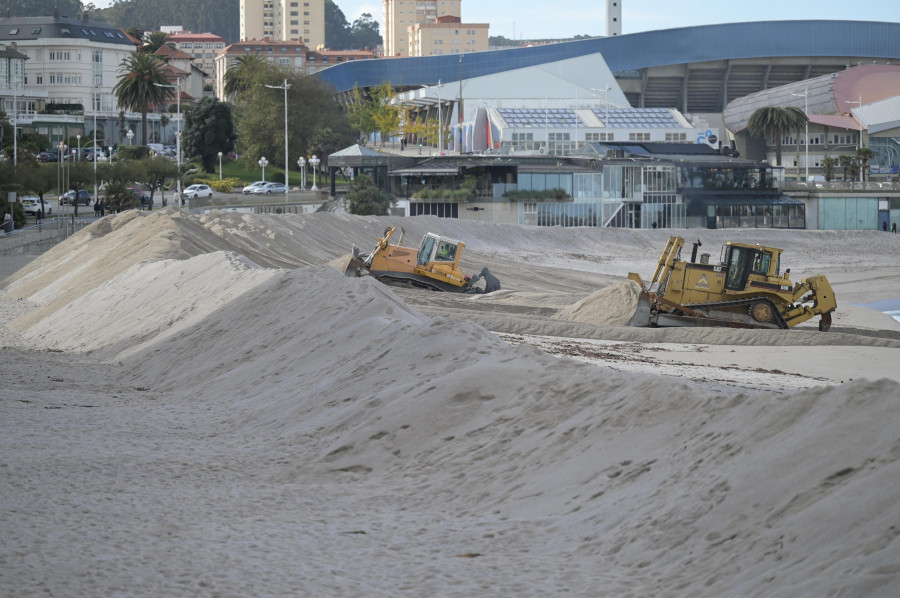 Hace 25 años | El Ayuntamiento estudia resguardar el Paseo Marítimo con planchas de metal