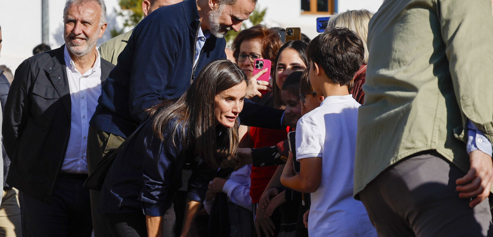 Los reyes de España visitan pueblos arrasados por la DANA