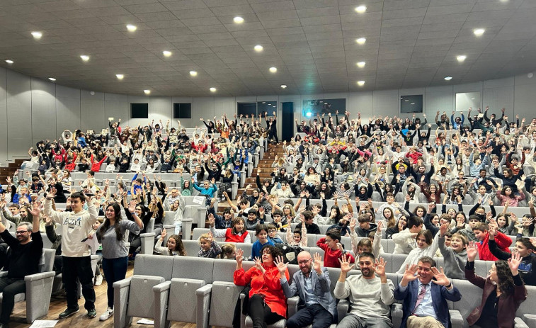 Más de 400 niños reivindican en A Coruña los derechos de la infancia