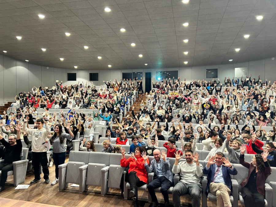 Más de 400 niños reivindican en A Coruña los derechos de la infancia