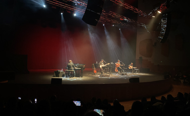 A Los Secretos y Pancho Varona les dan más de las diez cantando 'Ojos de gata'