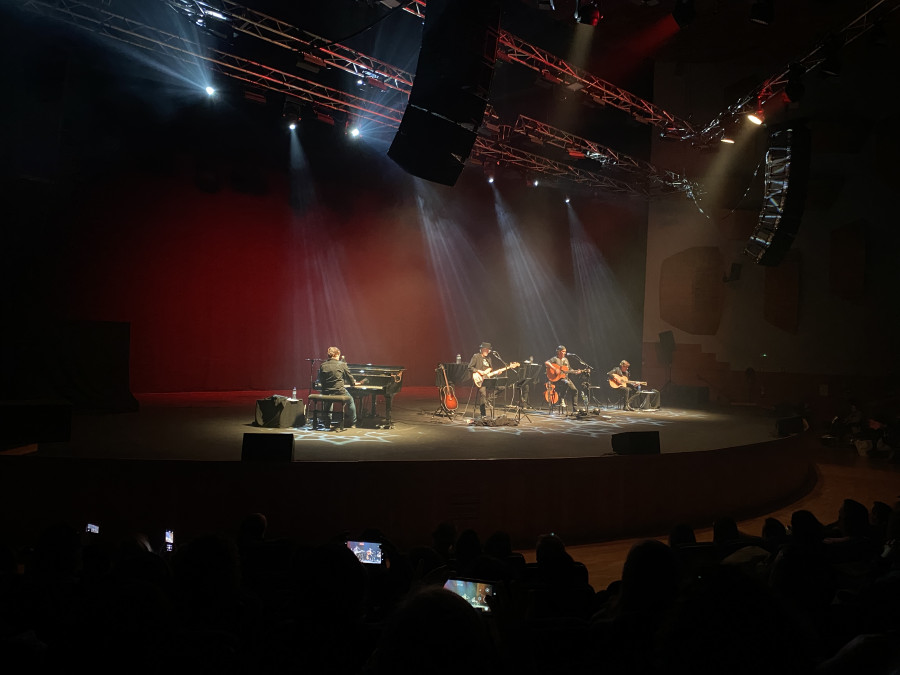 A Los Secretos y Pancho Varona les dan más de las diez cantando 'Ojos de gata'