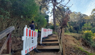 Oleiros prohibirá el acceso al castillo de Santa Cruz si no  se repara la pasarela peatonal