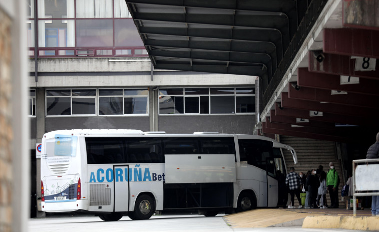 Más información y conexiones: las demandas de los usuarios de autobús de Betanzos