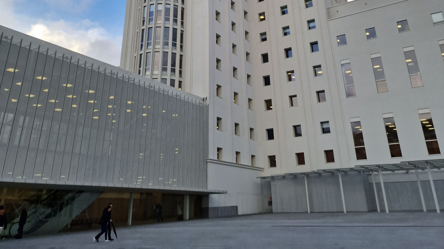 Desalojan la Ciudad de la Justicia de Vigo tras saltar la alarma por una persona fumando en los baños