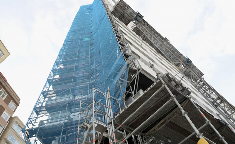 La Torre Coruña se apunta a la eficiencia energética: una reforma que causa vértigo