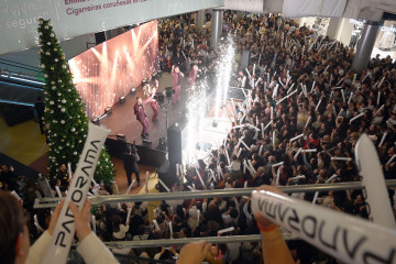 Centenares de personas acudieron a la cita, ayer, en Marineda City  pedro puig