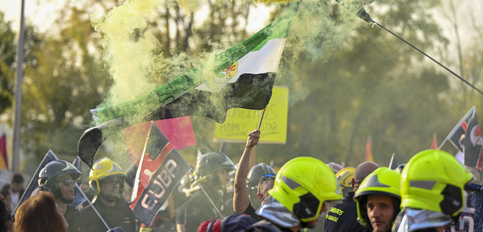 Los bomberos piden una ley de coordinación ante catástrofes como la DANA