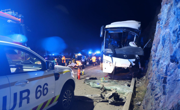 Dos muertos, varios heridos graves y un desaparecido en un accidente de bus español en Francia