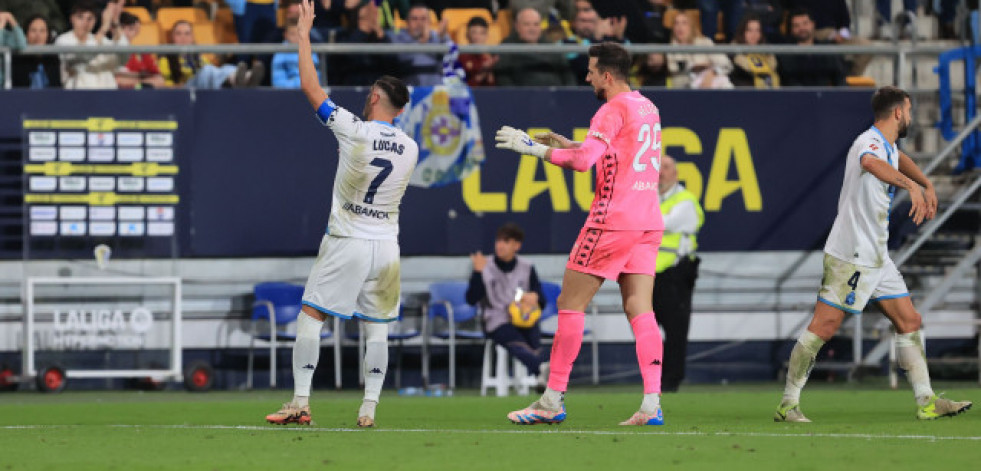 La picardía de Lucas: un golazo con ocho metros de ‘ventaja’