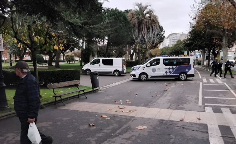 Roba una furgoneta de reparto en A Coruña y choca contra otro coche al intentar huir