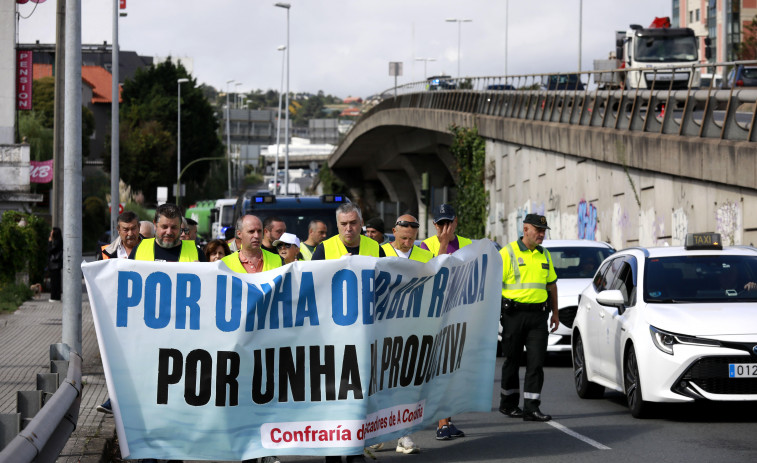 Mariscadores de A Coruña estudia tomar medidas legales contra el Gobierno por el dragado de la ría