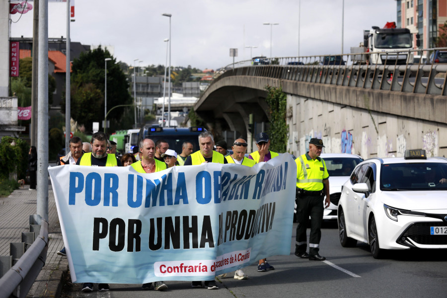 Mariscadores de A Coruña estudia tomar medidas legales contra el Gobierno por el dragado de la ría