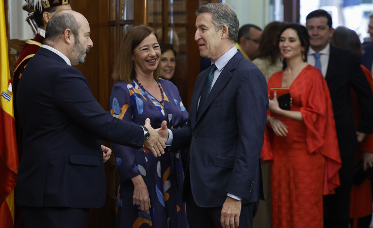 Feijóo acusa al Gobierno de celebrar la Constitución un día y conculcarla el resto