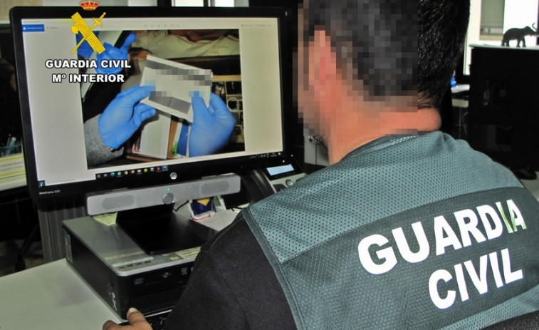 Operación 'Curvas': detenida por extorsionar a 300 hombres tras seducirlos con un montaje fotográfico con IA