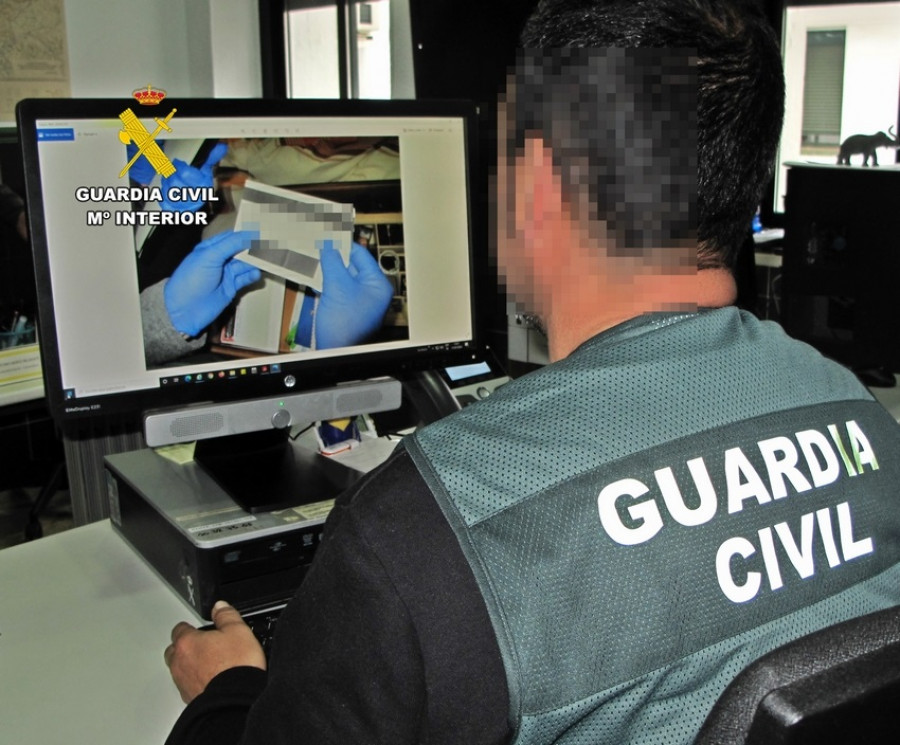 Operación 'Curvas': detenida por extorsionar a 300 hombres tras seducirlos con un montaje fotográfico con IA