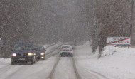 Siguen 50 carreteras afectadas por nieve y el tráfico se concentra a la entrada de Madrid