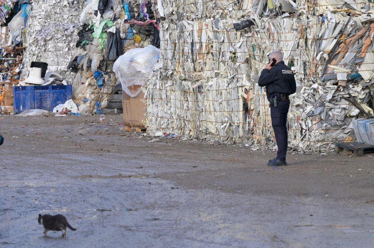 Aparece un cadu00e1ver en un contenedor de papel de la planta de Bens de A Coruu00f1a @ Javier Alboru00e9s (3)