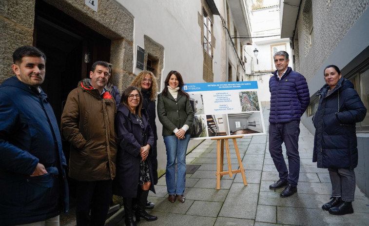 La Xunta entrega dos nuevas viviendas rehabilitadas en Betanzos en régimen de alquiler