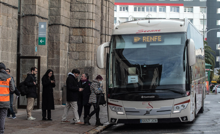 Normalidad en el primer día de corte en el tráfico ferroviario de la estación de tren de A Coruña