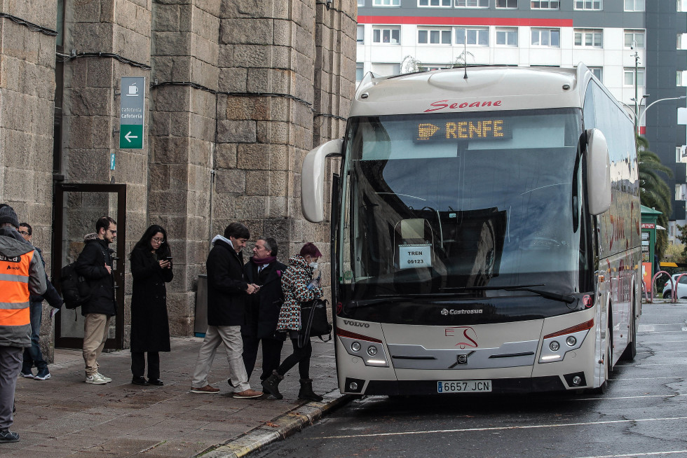 Autobuses en la estación de tren de A Coruña @ Quintana