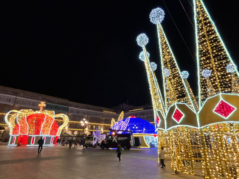 Coronas de los Reyes Magos en Maria Pita