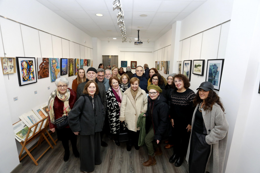 Arga inaugura su Navidad con una colectiva con 30 artistas