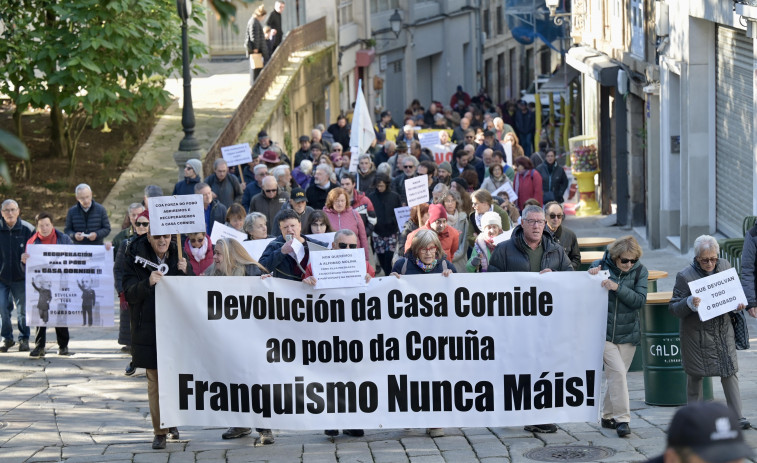 Una marcha cívica clama en A Coruña por la 