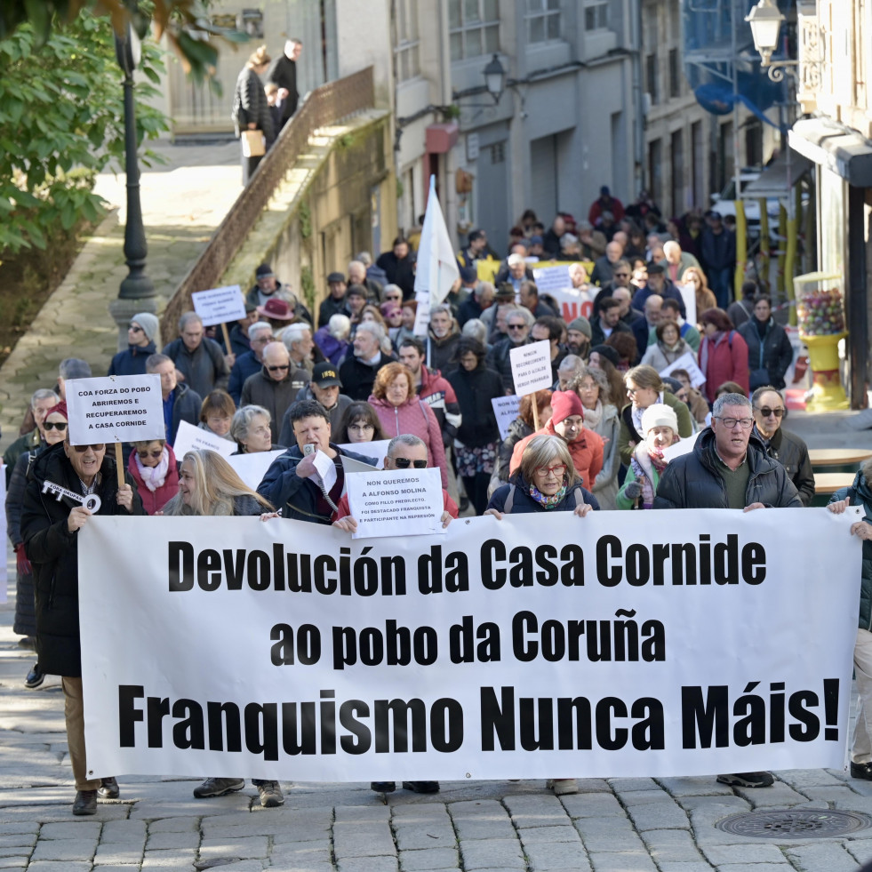 Una marcha cívica clama en A Coruña por la 