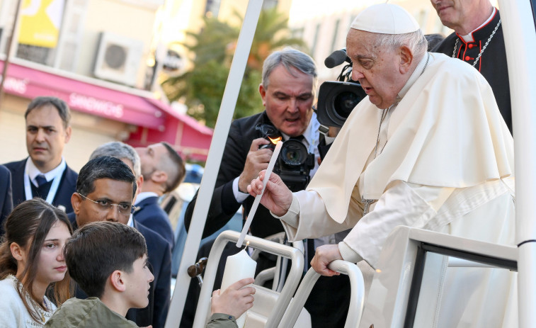 El Papa pide desde Córcega 