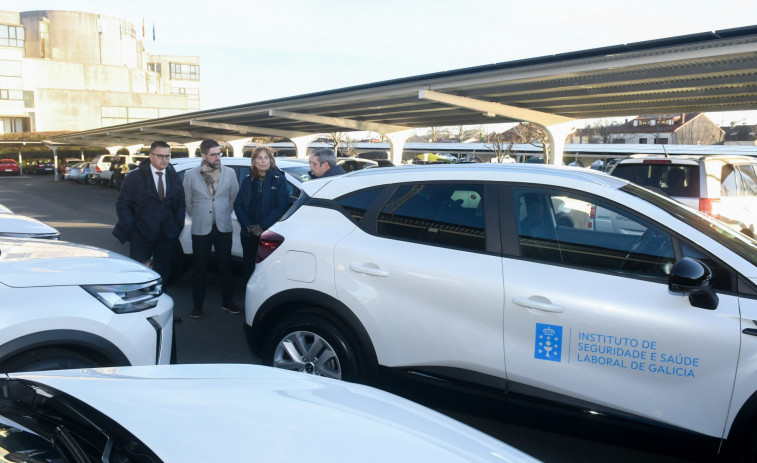 La Xunta entrega 11 nuevos coches híbridos al Instituto de Seguridad y Salud Laboral de Galicia